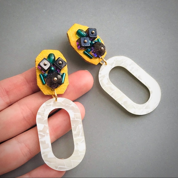 Earrings with acrylic pendant - Picture 10 of 15